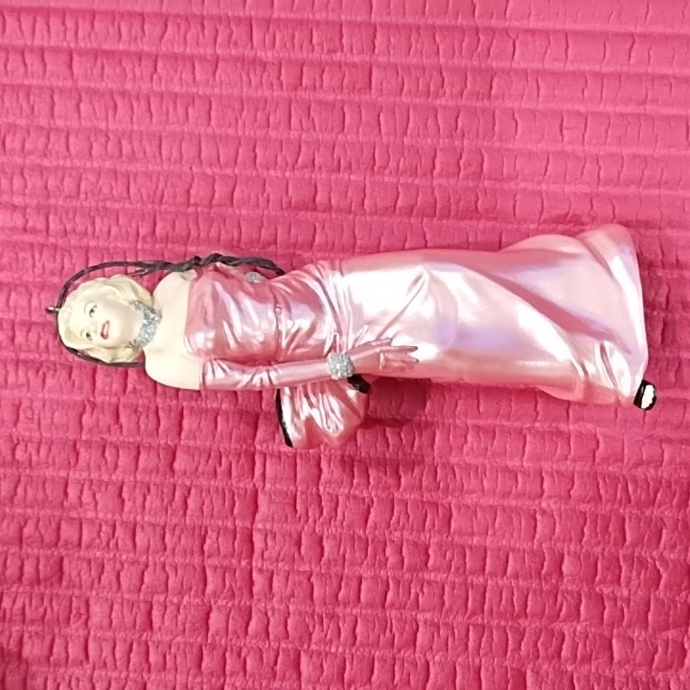 VINTAGE 1997 First of Series Marilyn Monroe Hallmark Keepsake Collectible